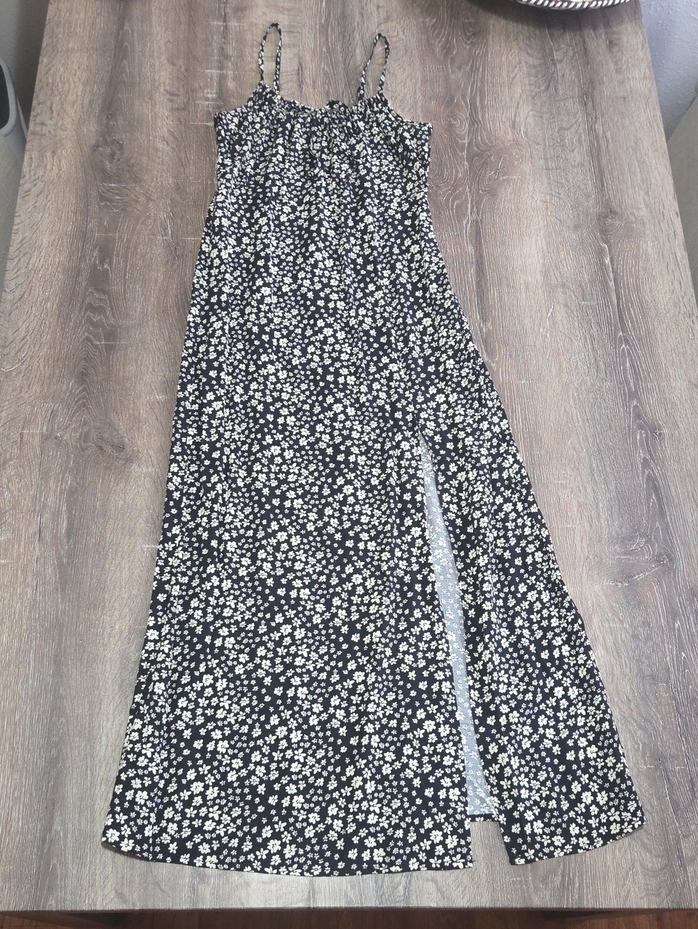Nevena Rae Black & Off White Creamn Ditsy Floral Maxi Dress with Side Slit Small